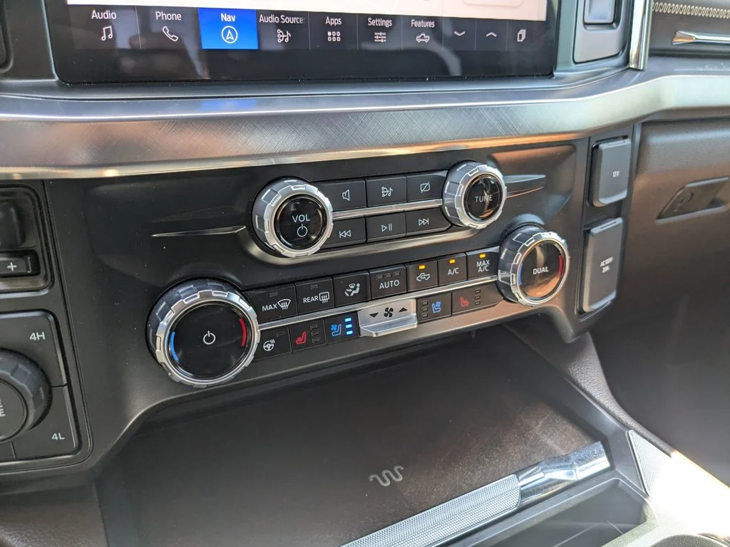 Used 2024  Ford King Ranch image 19