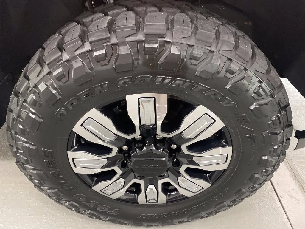 Used 2024 Summit White GMC Denali image 4