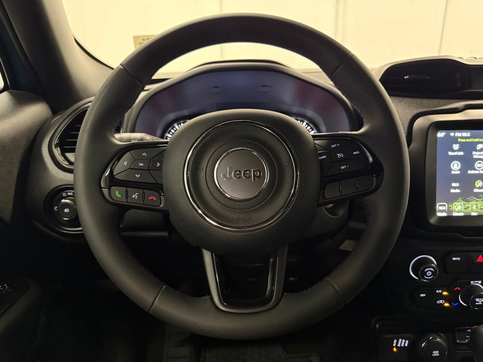 Used 2022  Jeep Altitude image 14
