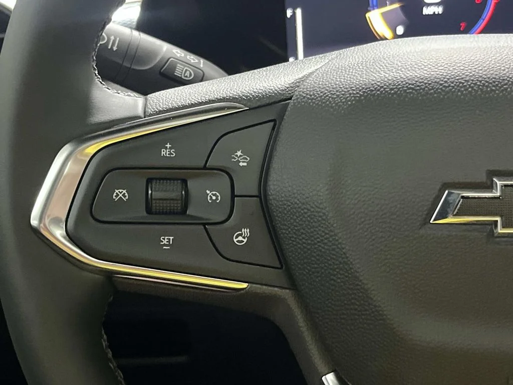 New 2026 Mosaic Black Metallic Chevrolet ACTIV image 19