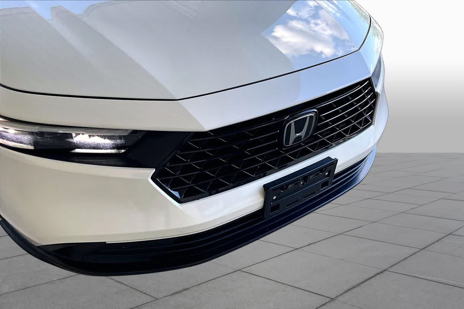 Used 2023 Platinum White Pearl Honda Sport image 30