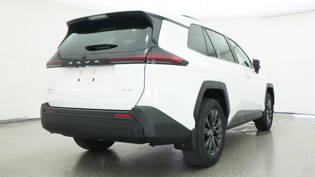 New 2026 Ice Cap Toyota XLE Premium image 16