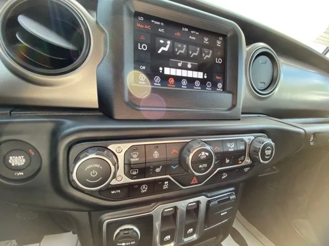 Used 2020 Gray Jeep Sport S image 17