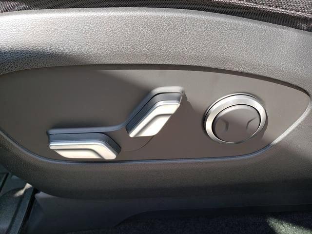 New 2026 White Hyundai SE image 19