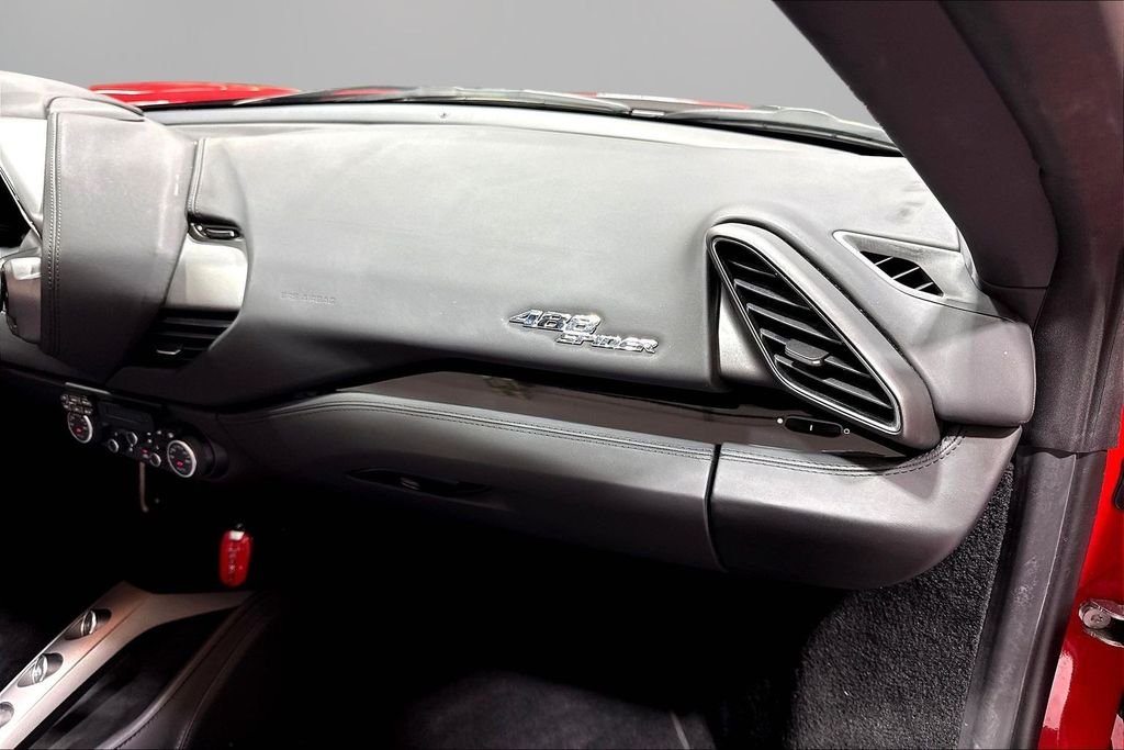 Used 2018  Ferrari  image 20