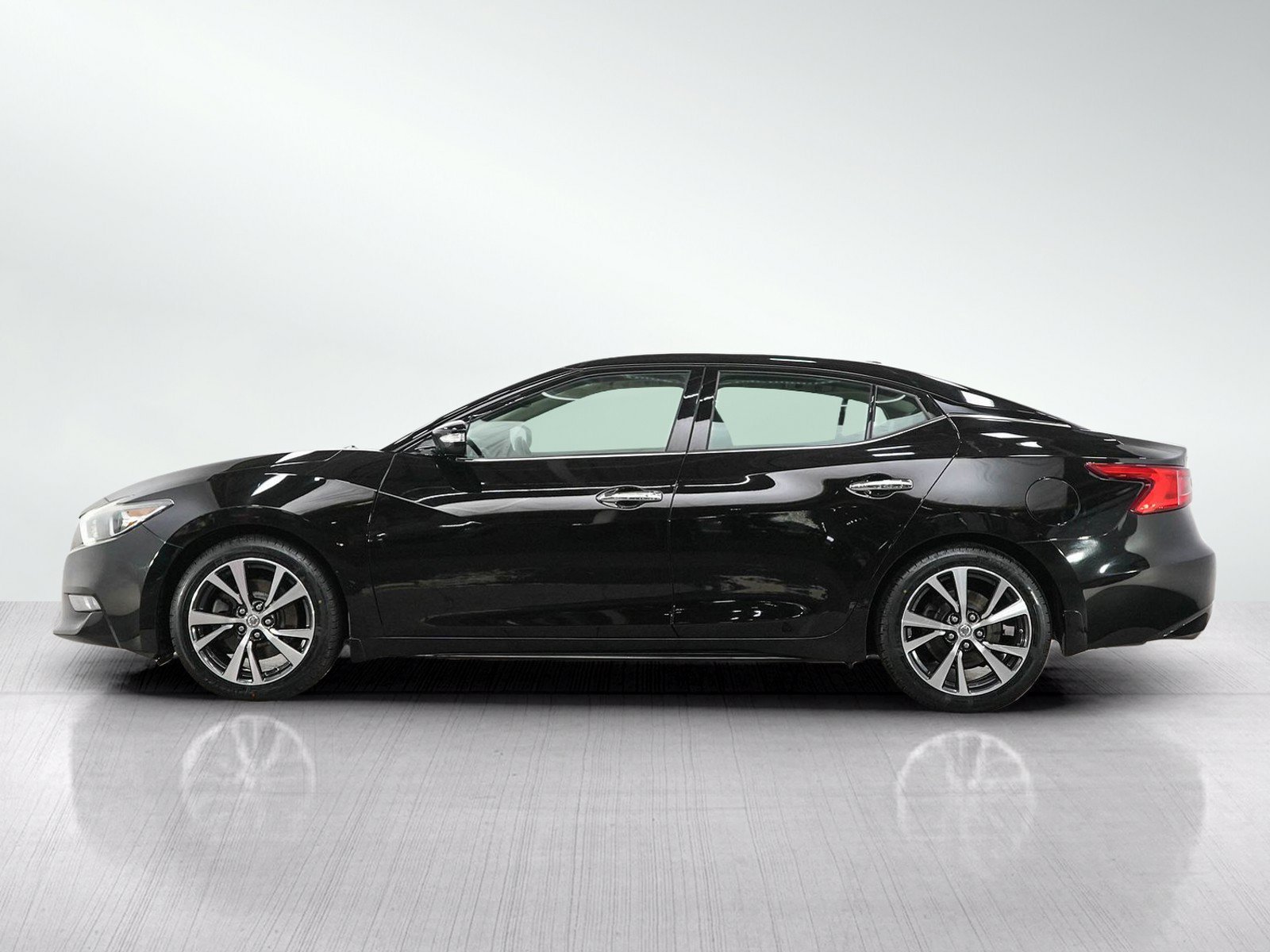 Used 2017 Nissan Maxima SL with VIN 1N4AA6AP1HC374892 for sale in Burnsville, MN