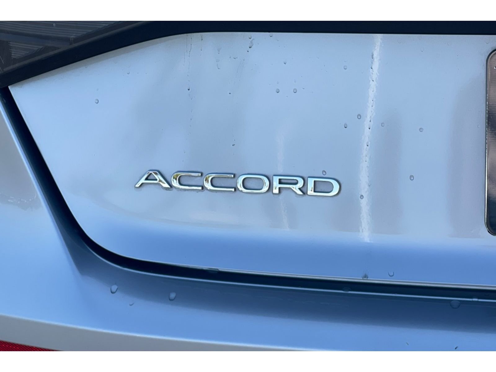 Used 2025 Solar Silver Metallic Honda EX-L image 17