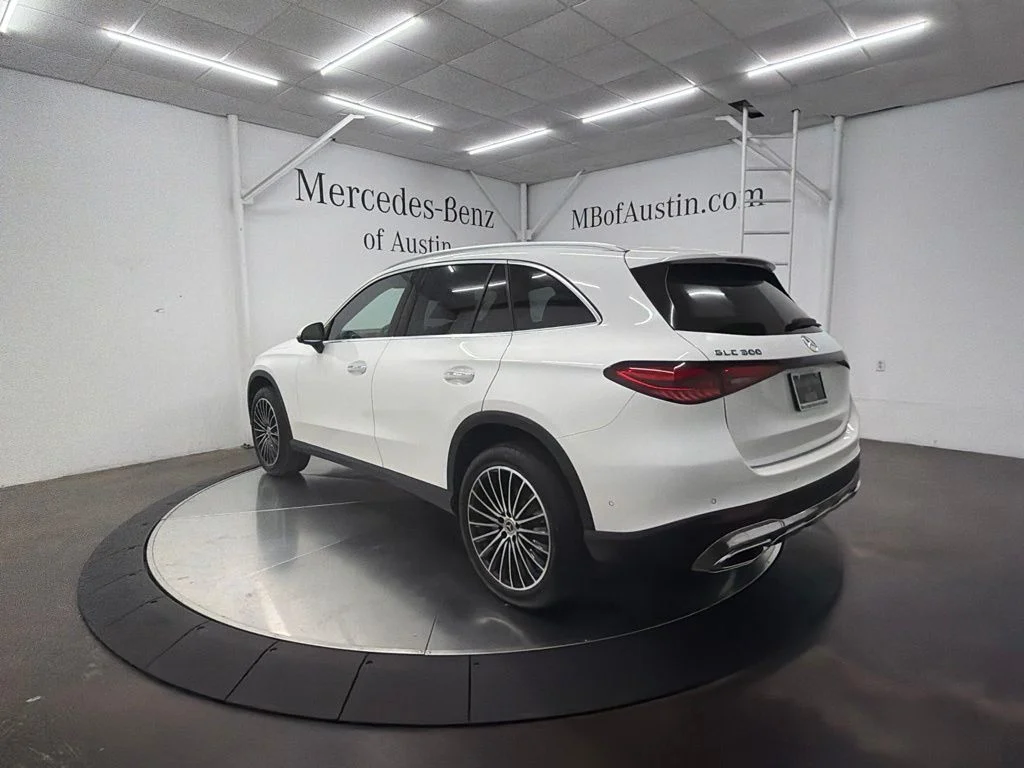 New 2027 White Mercedes-Benz GLC 300 image 5