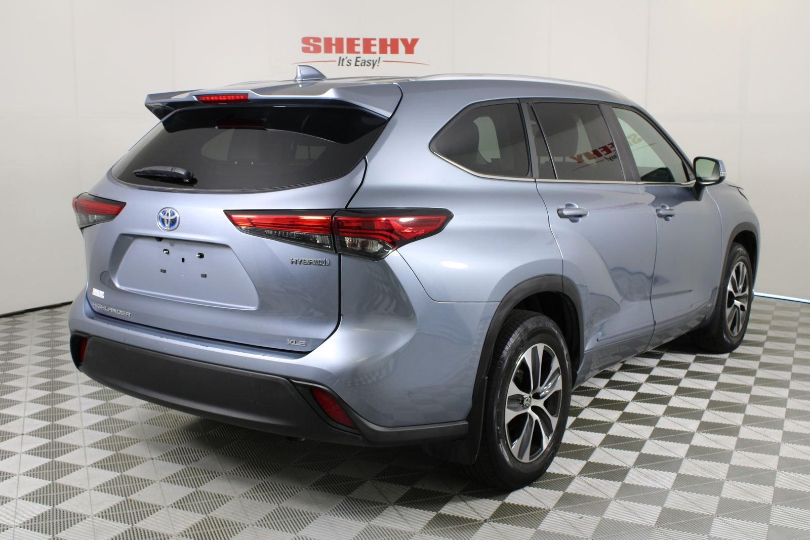 Used 2023  Toyota XLE image 5