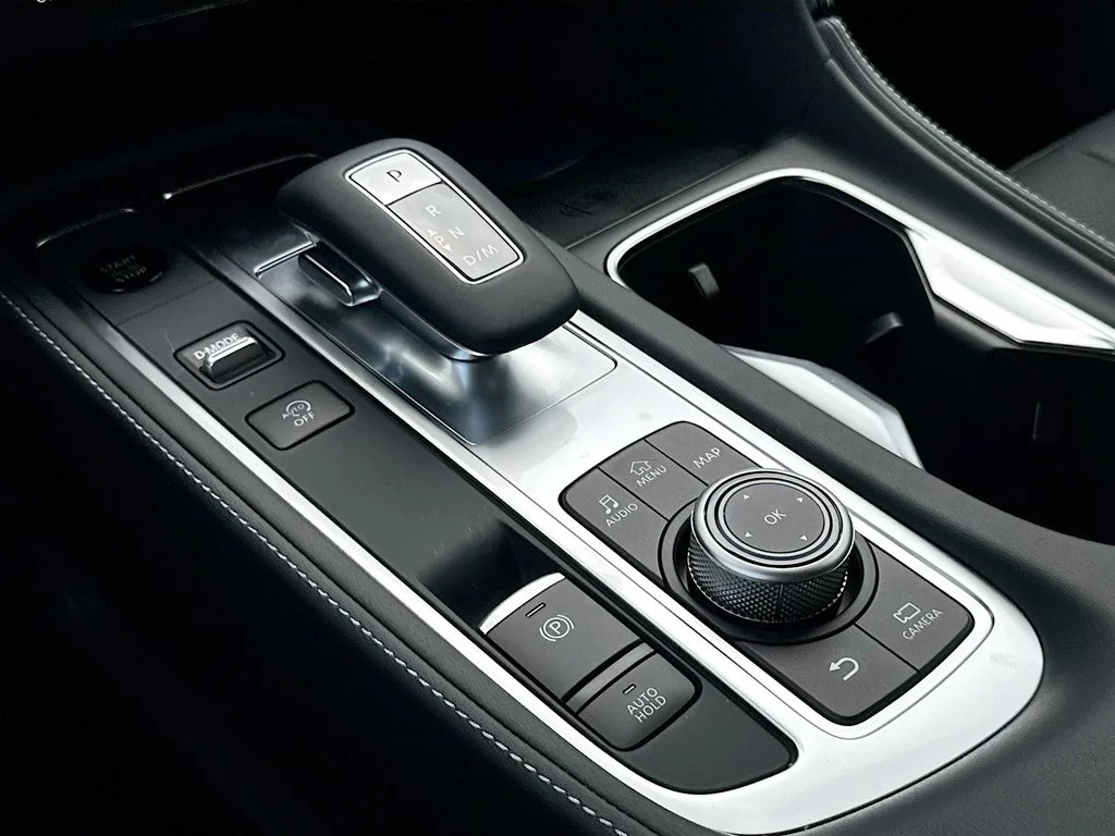 New 2027 MINERAL BLACK INFINITI Luxe FWD image 17