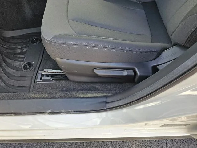 New 2026 CRYSTAL WHITE PEARL Subaru Base image 16