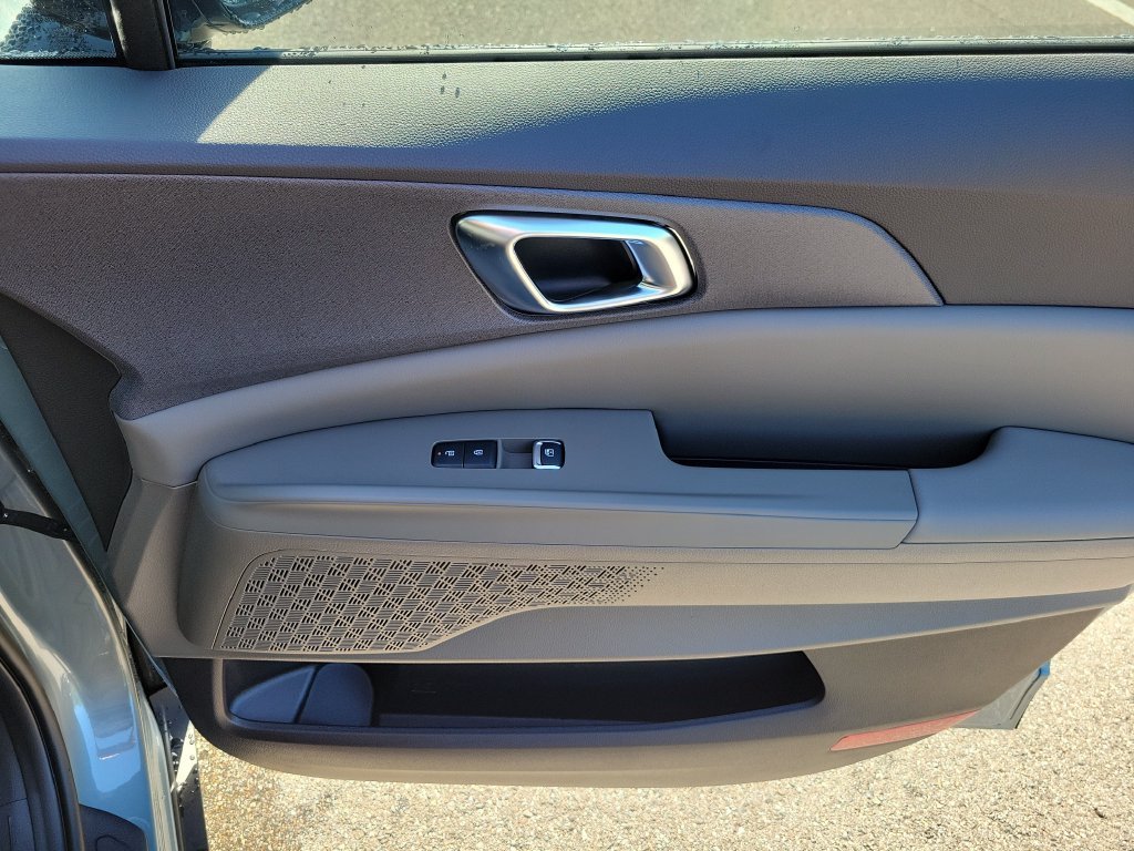 New 2027 Iceberg Green Kia EX image 10