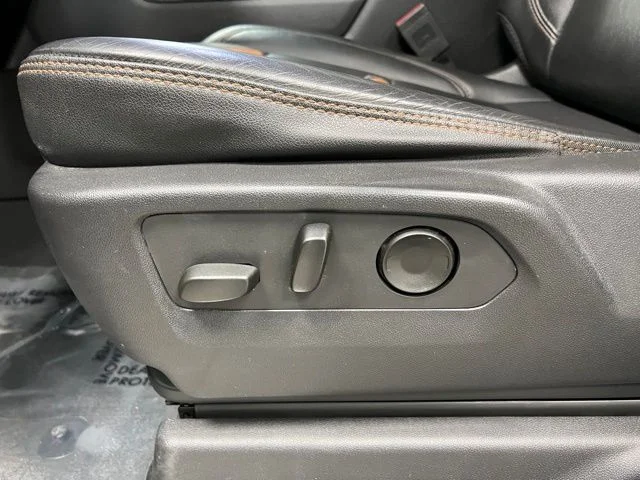Used 2024 White GMC AT4 image 22