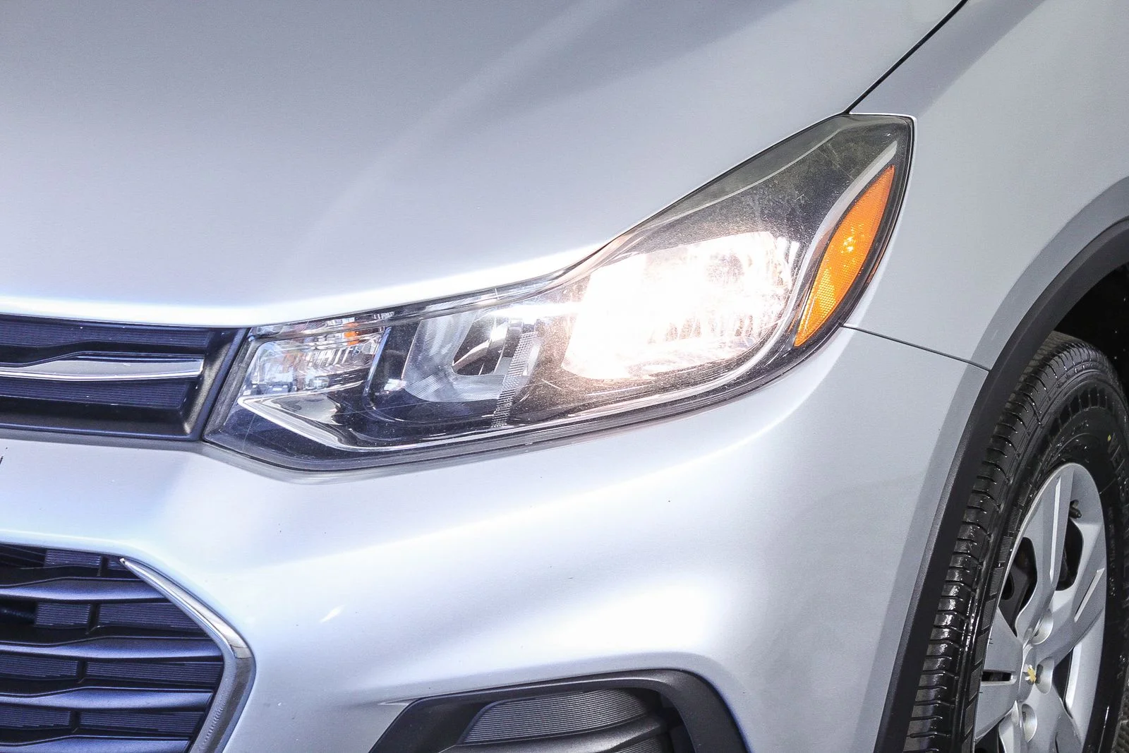 Used 2018 Silver Chevrolet LS image 4