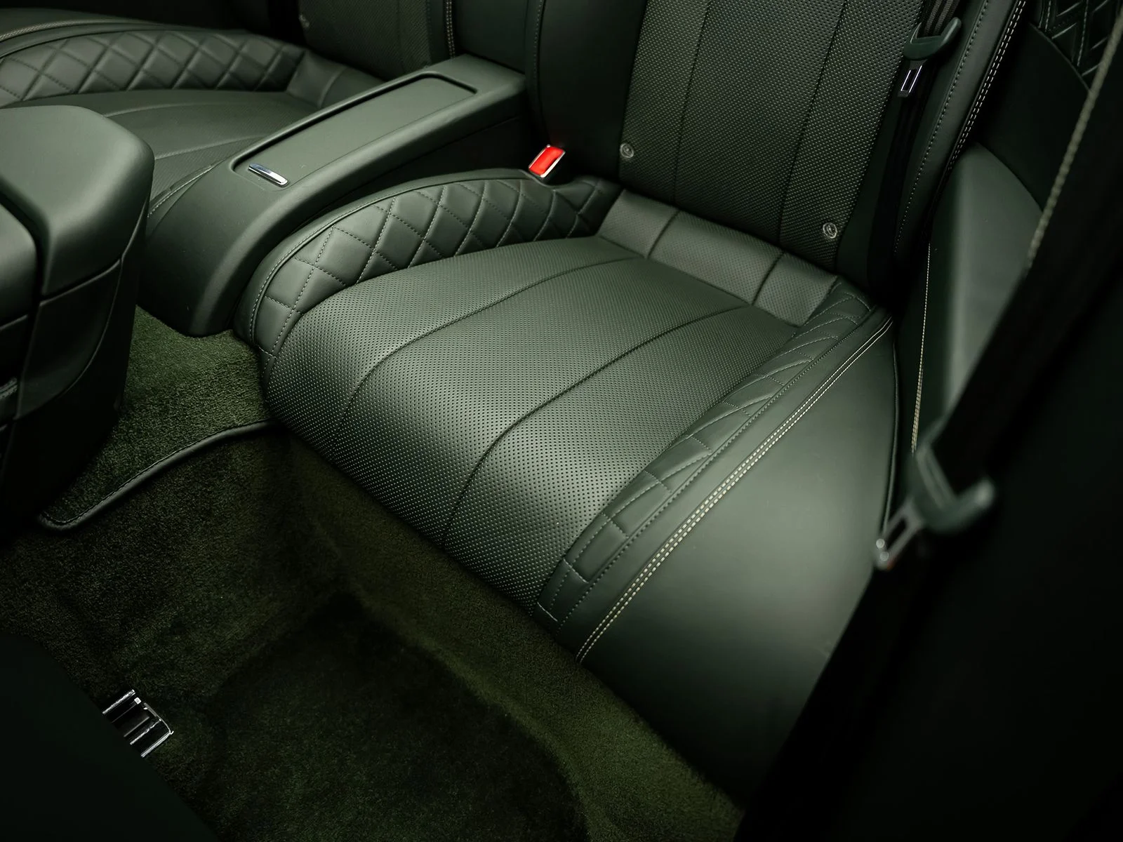 Used 2021 Green Bentley V8 image 40