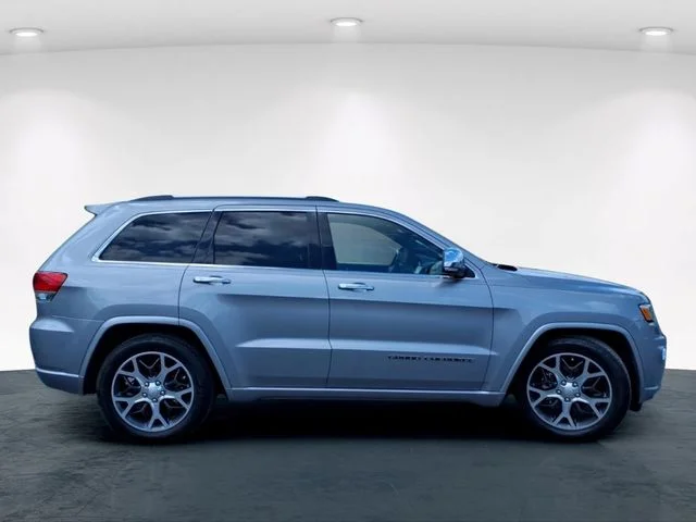Used 2019 Silver Jeep Overland image 7