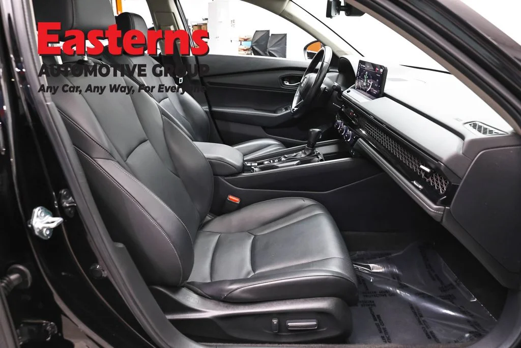 Used 2024 Black Honda EX-L image 24