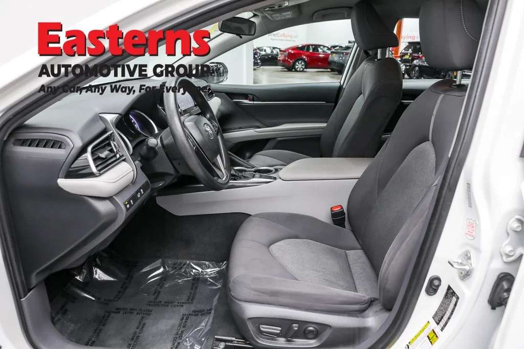 Used 2022 White Toyota LE image 14