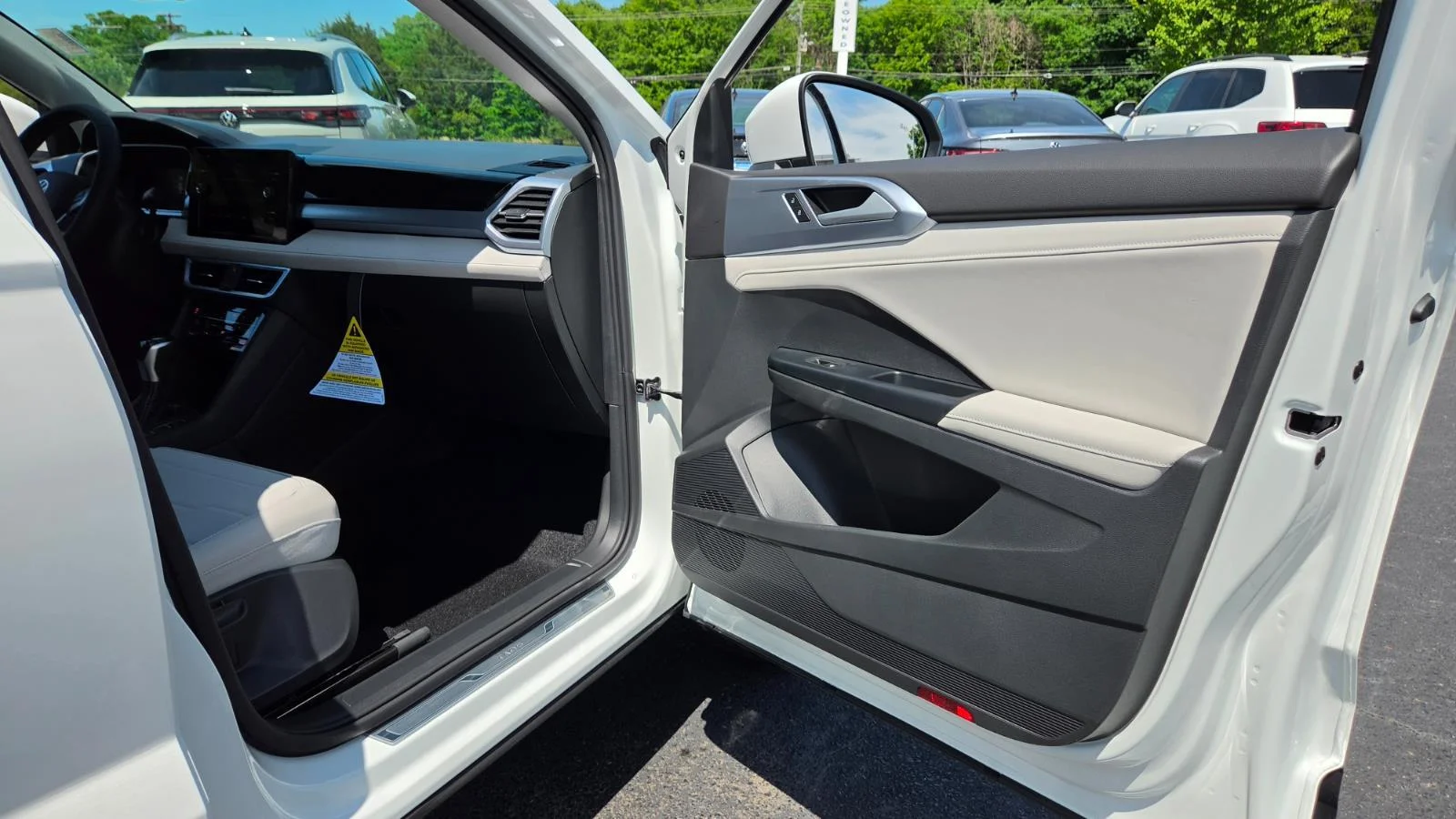 New 2026 Pure White Volkswagen SE image 47