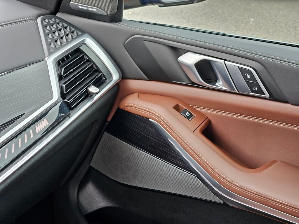 Used 2026 Marina Bay Blue Metallic BMW M60i image 34