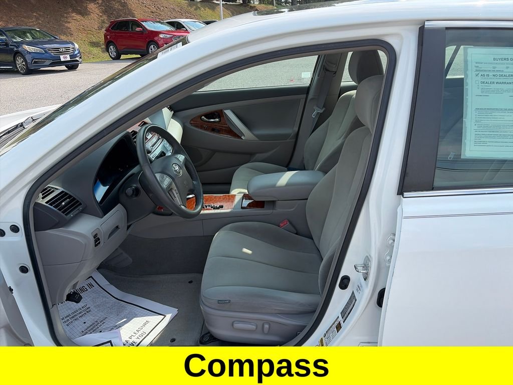 Used 2009 Super White Toyota XLE image 9
