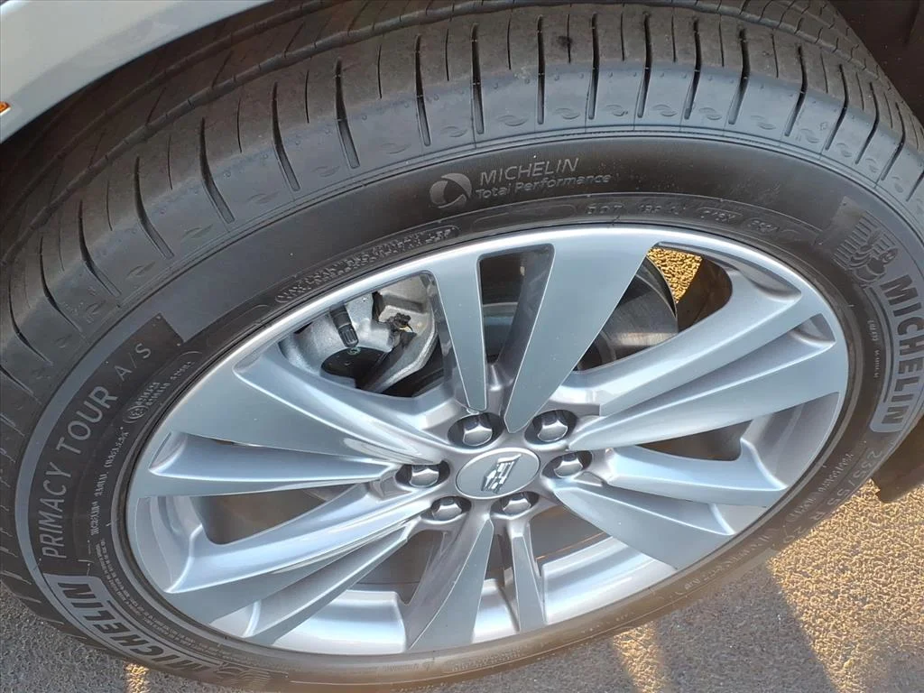 Used 2025 Silver Cadillac Premium Luxury image 19