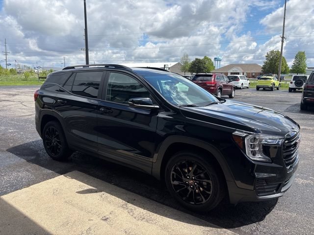 Used 2024 Ebony Twilight Metallic GMC SLE image 8