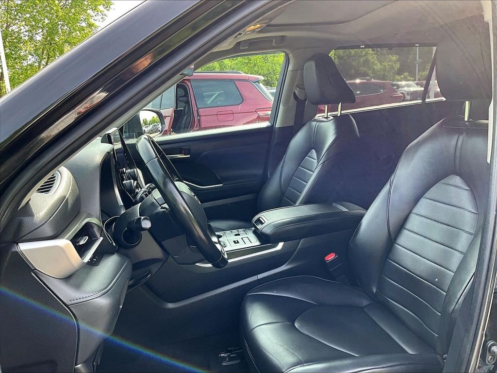 Used 2023 Black Toyota XLE image 10
