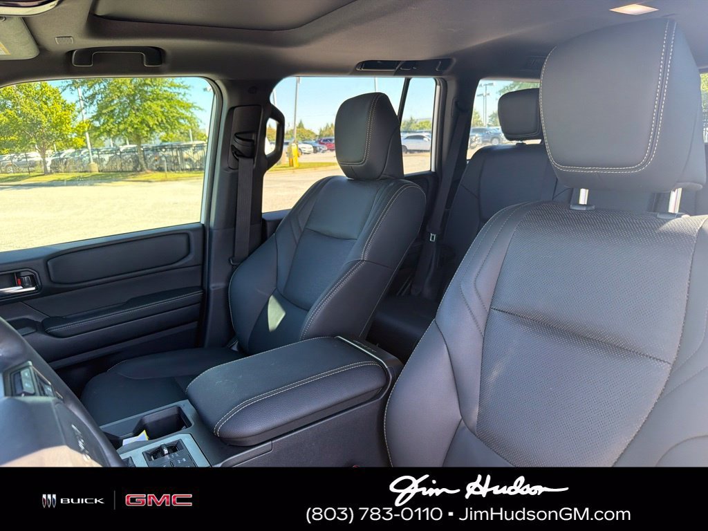 Used 2026  Toyota 4DR 4WD image 10