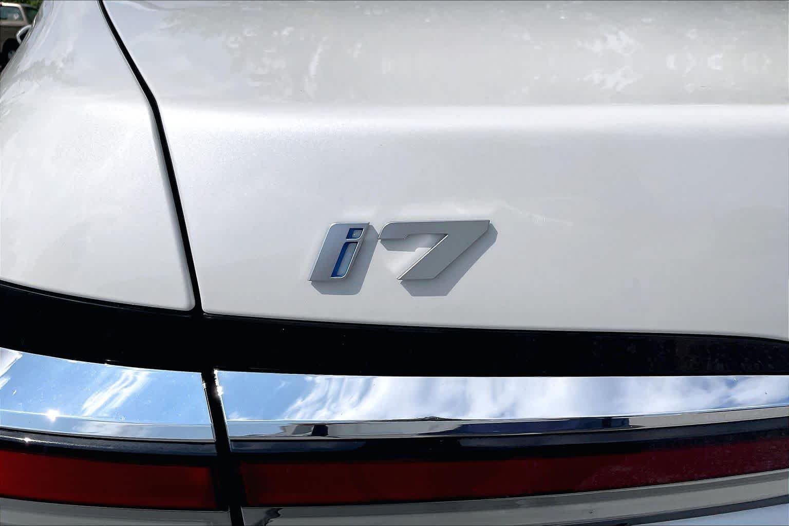 Used 2024 Mineral White Metallic BMW eDrive50 image 32