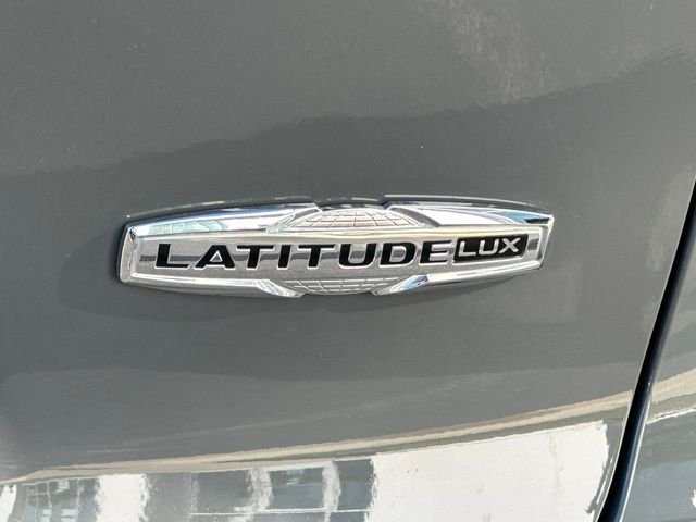 Used 2022 Gray Jeep Latitude Lux image 15
