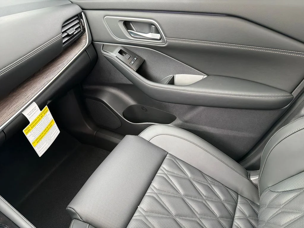 New 2026 Everest White Pearl TriCoat / Super Black Two-tone Nissan Platinum image 29