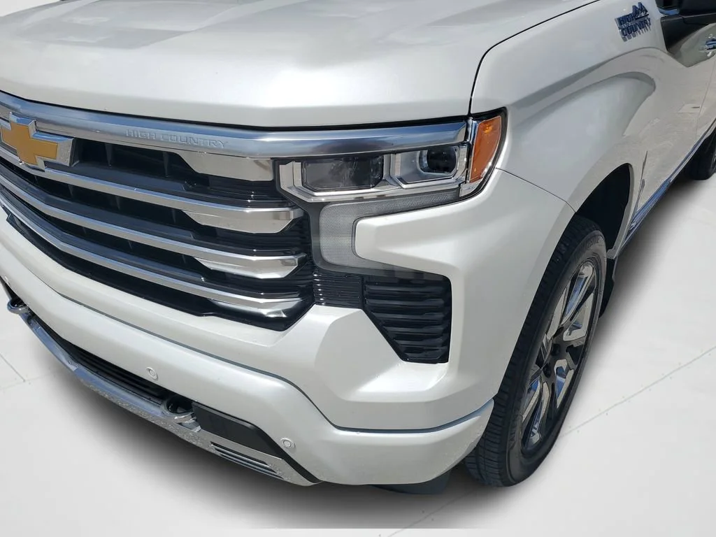 Used 2024 Iridescent Pearl Tricoat Chevrolet High Country image 25