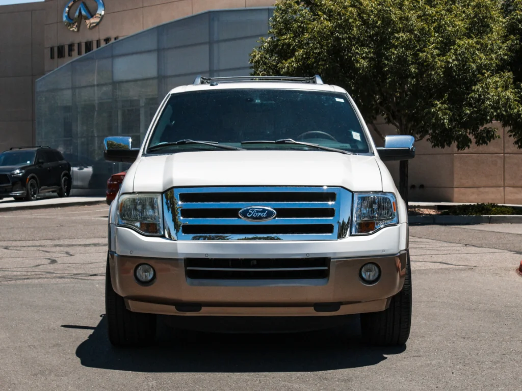Used 2013 White Platinum Metallic Tri-Coat Ford King Ranch image 2