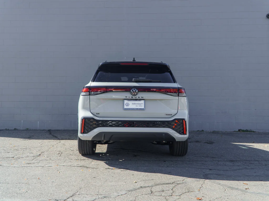 New 2026 Sandstone W/Deep Black Roof Volkswagen 2.0T SE R-Line Black image 5