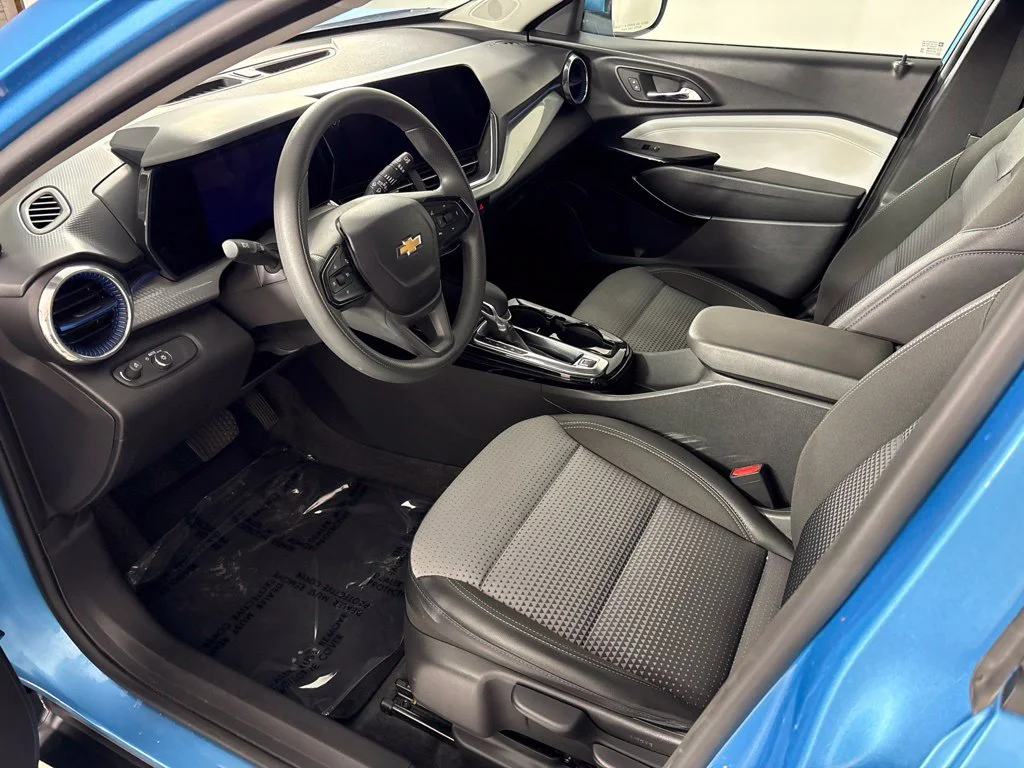 Used 2025 Blue Chevrolet LT image 28