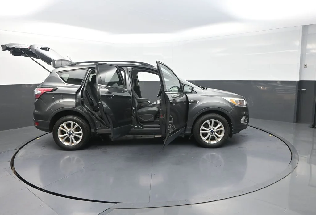 Used 2018 Gray Ford SE image 38