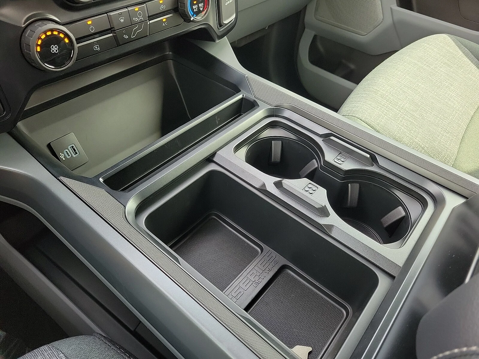 New 2026 Agate Black Metallic Ford F-250&reg; XLT image 18