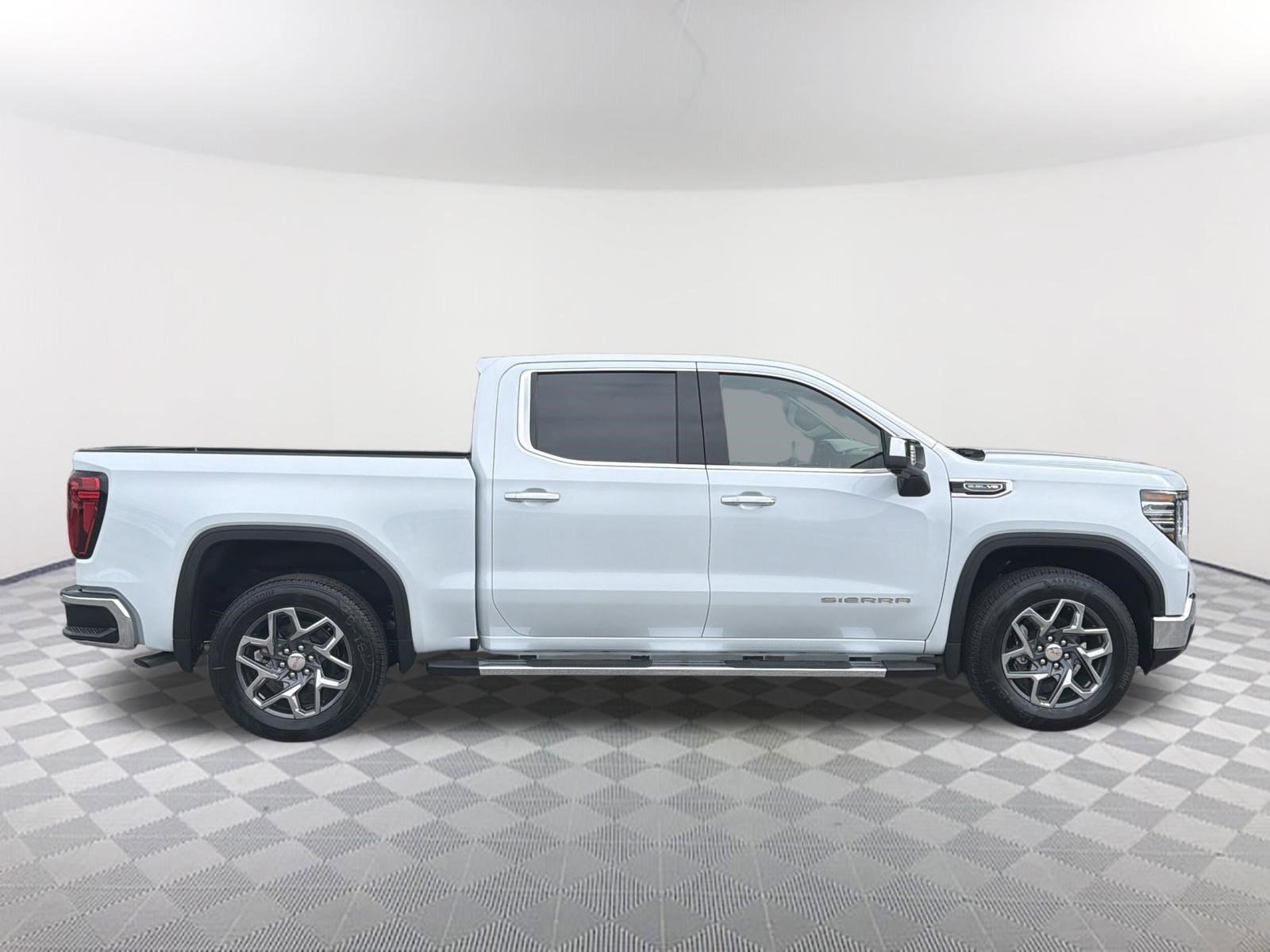 2026 GMC Sierra 1500 SLT - Photo 6