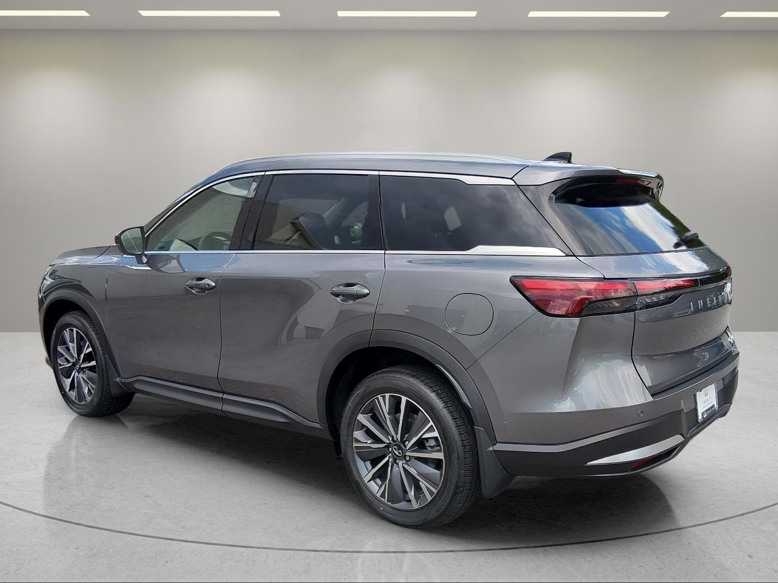 New 2027 GRAPHITE SHADOW INFINITI Luxe AWD image 3