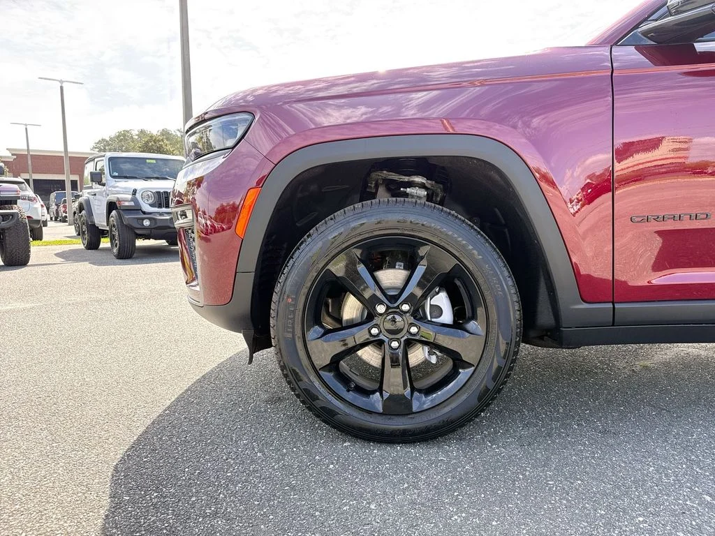 New 2026 Velvet Red Pearl-Coat Exterior Paint Jeep Limited image 10