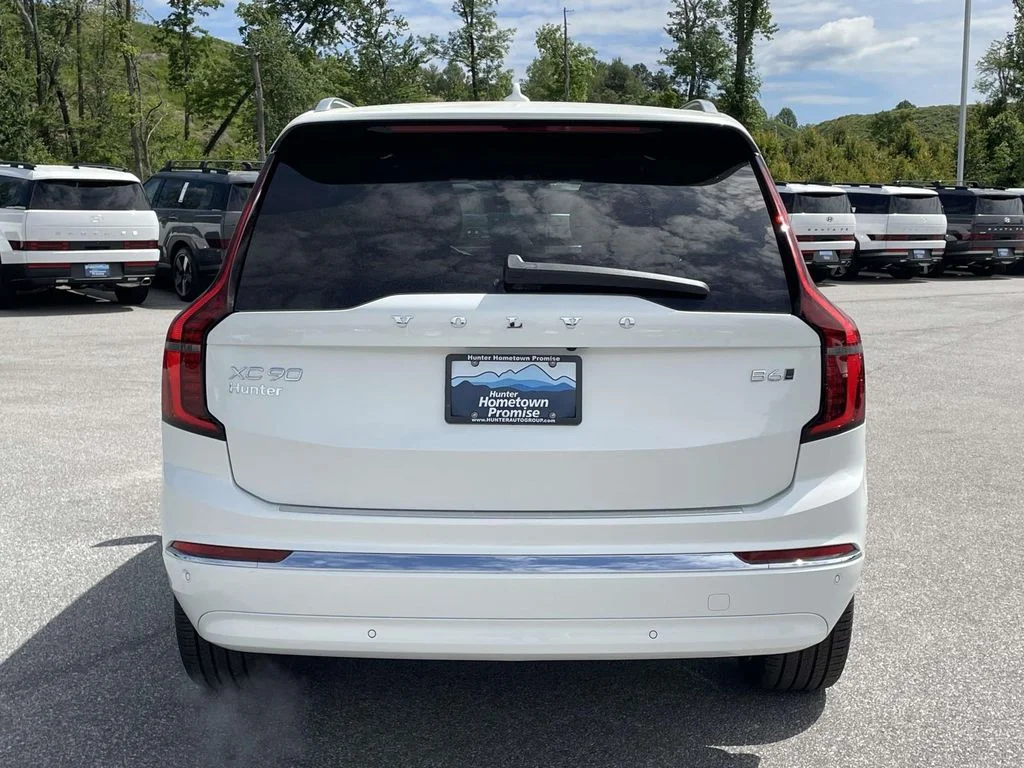 New 2026 Crystal White Volvo Plus image 27