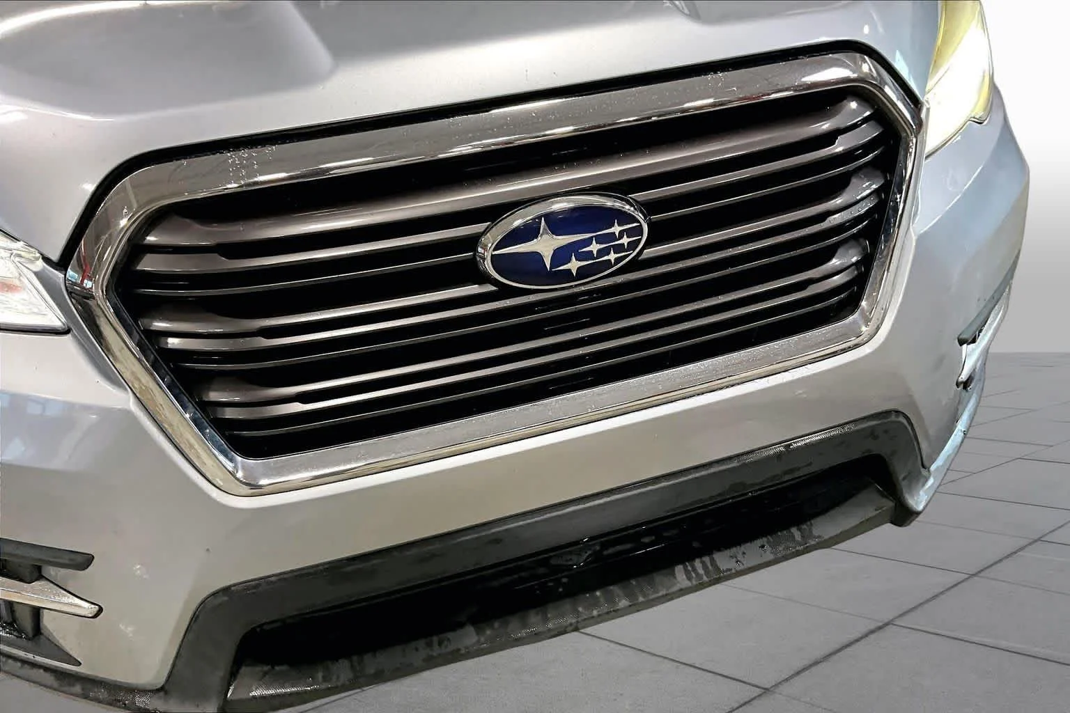 Used 2019 Ice Silver Metallic Subaru Limited image 28