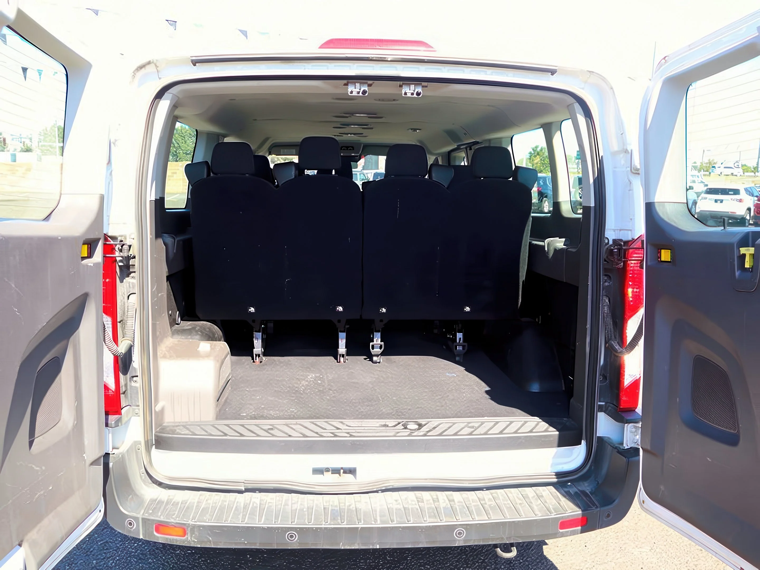 2021 Ford Transit Passenger Van XLT - Photo 7