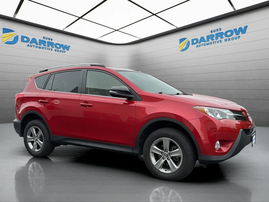 Used 2015 Red Toyota XLE image 10