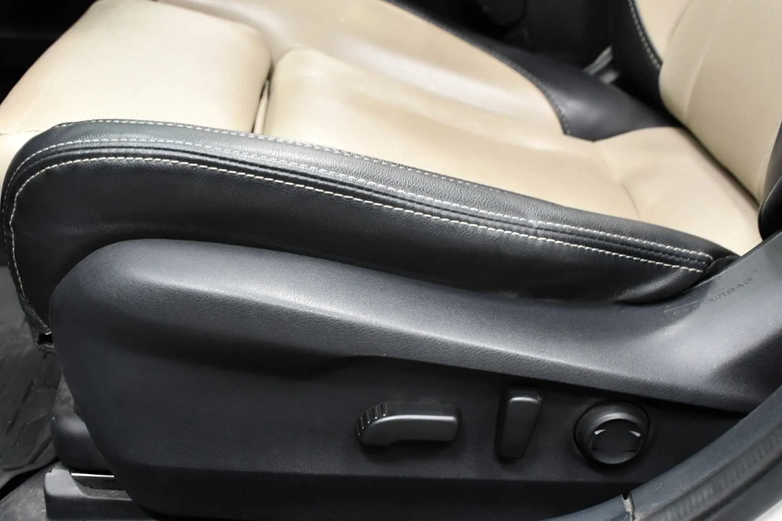 Used 2022 Crystal White Pearl Subaru Limited image 15