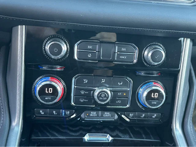 2023 GMC Yukon Denali - Photo 29