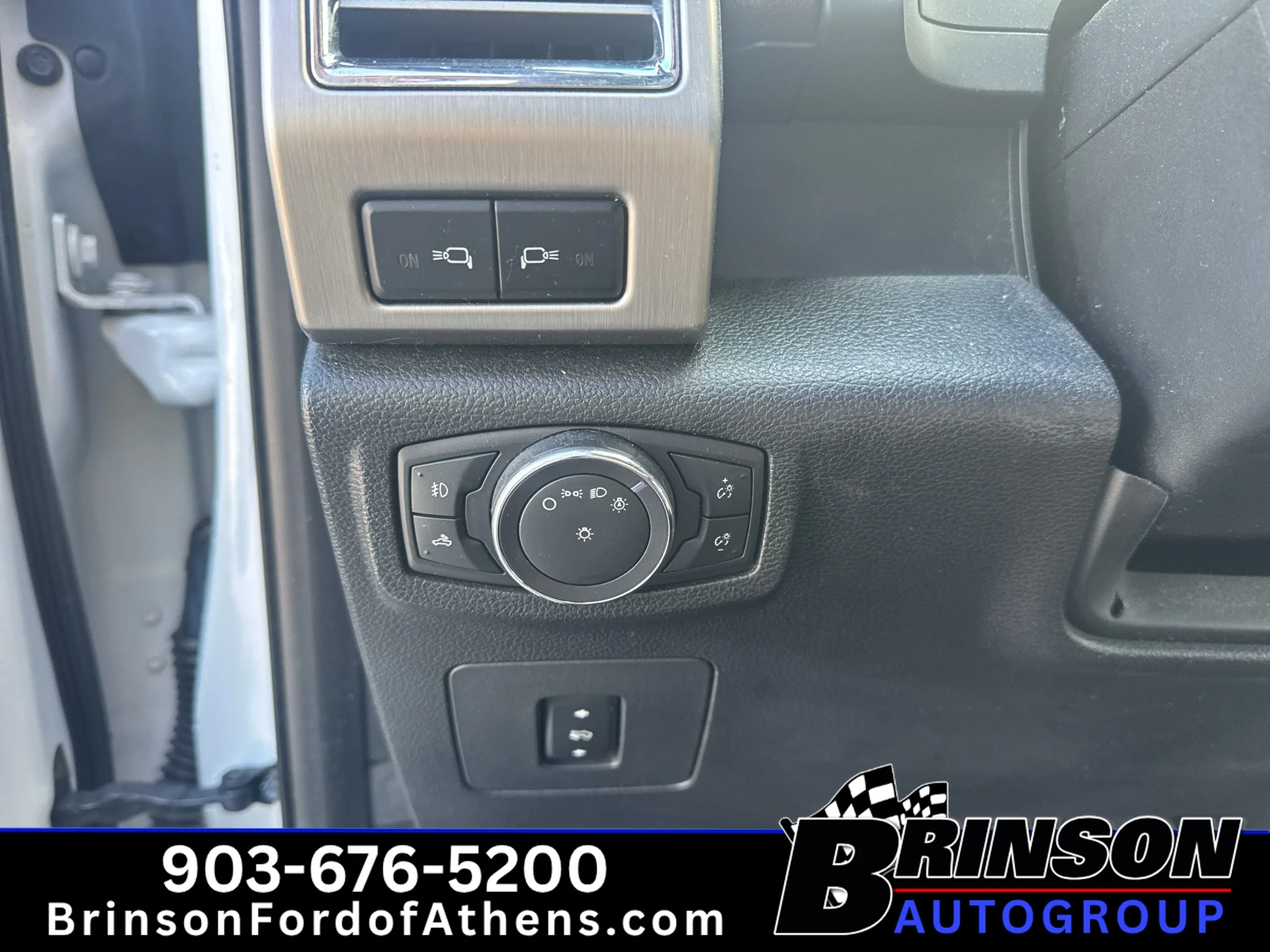 Used 2015 White Platinum Metallic Tri-Coat Ford Platinum image 13