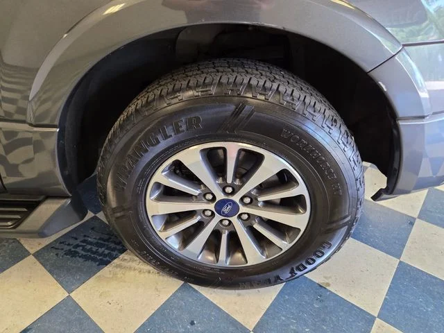 Used 2015  Ford XLT image 9