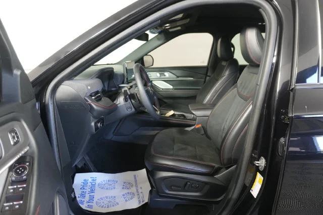 Used 2025 Agate Black Metallic Ford ST image 25